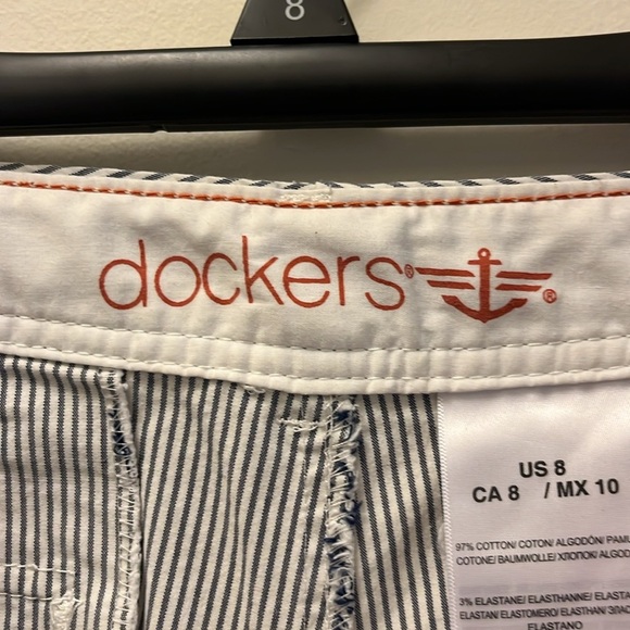 Dockers Striped navy and White striped Bermuda shorts size 8 - Picture 4 of 9